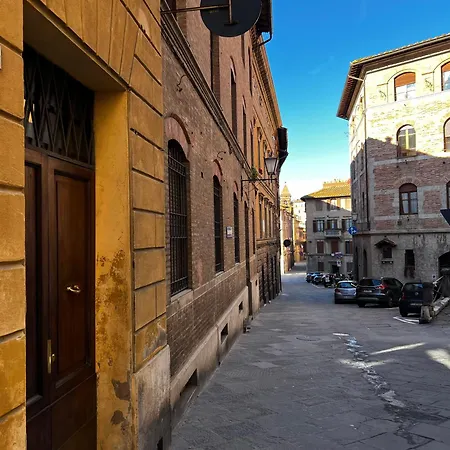 Sulla Via Del Sole شقة